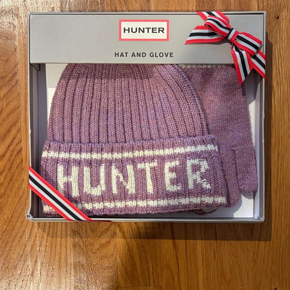 Hunter Lavender Hat and Glove Set